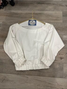 Cropped White Elastic-Hem Blouse with Balloon Sleeves